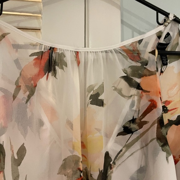 Stunning Floral WHBM top size Small - Picture 3 of 5